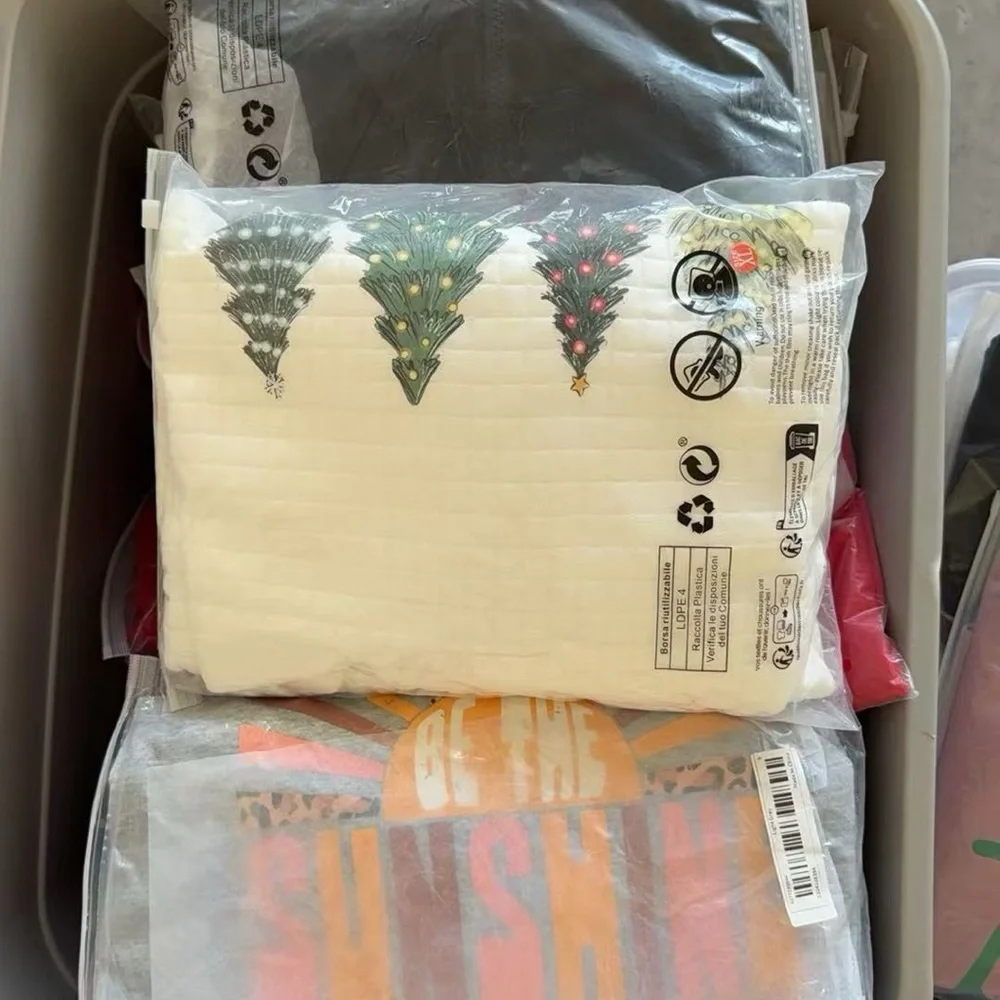 Bulk Clothing Lot Warehouse sale Holiday T-shirt /long sleeves/Sweatshirt - Picture 12 of 13